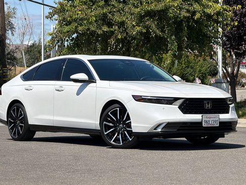 Used 2024 Honda Accord Touring image 2