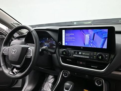 Used 2024 Toyota Grand Highlander AWD image 17