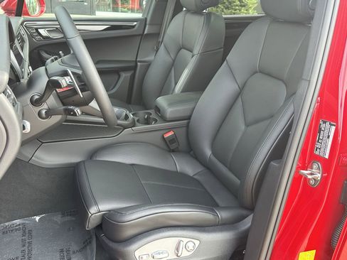 New 2026 Porsche Macan image 5