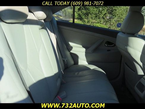 Used 2011 Toyota Camry LE image 21