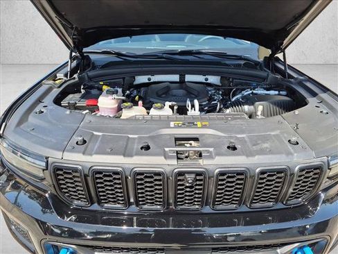 Used 2023 Jeep Grand Cherokee Trailhawk w/ Luxury Tech Group III AWD/4WD image 24