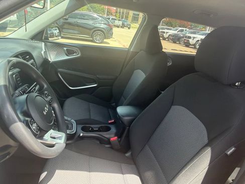 Used 2024 Kia Soul LX w/ Option Group 015 FWD image 6