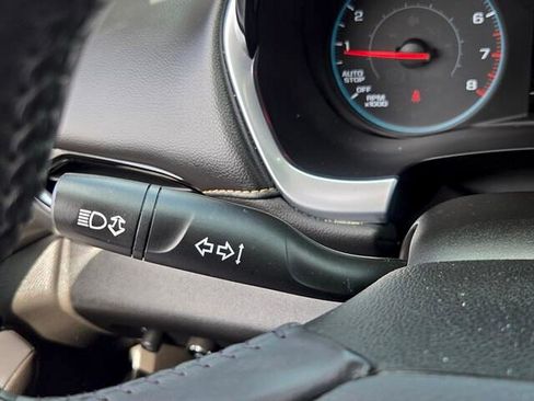 Used 2021 Chevrolet Traverse LT FWD image 28
