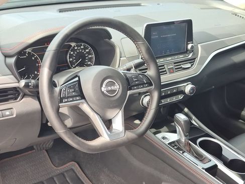 Used 2025 Nissan Altima 2.5 SR FWD image 15