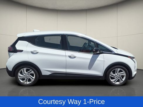 Used 2023 Chevrolet Bolt LT w/ Driver Confidence Package FWD image 11
