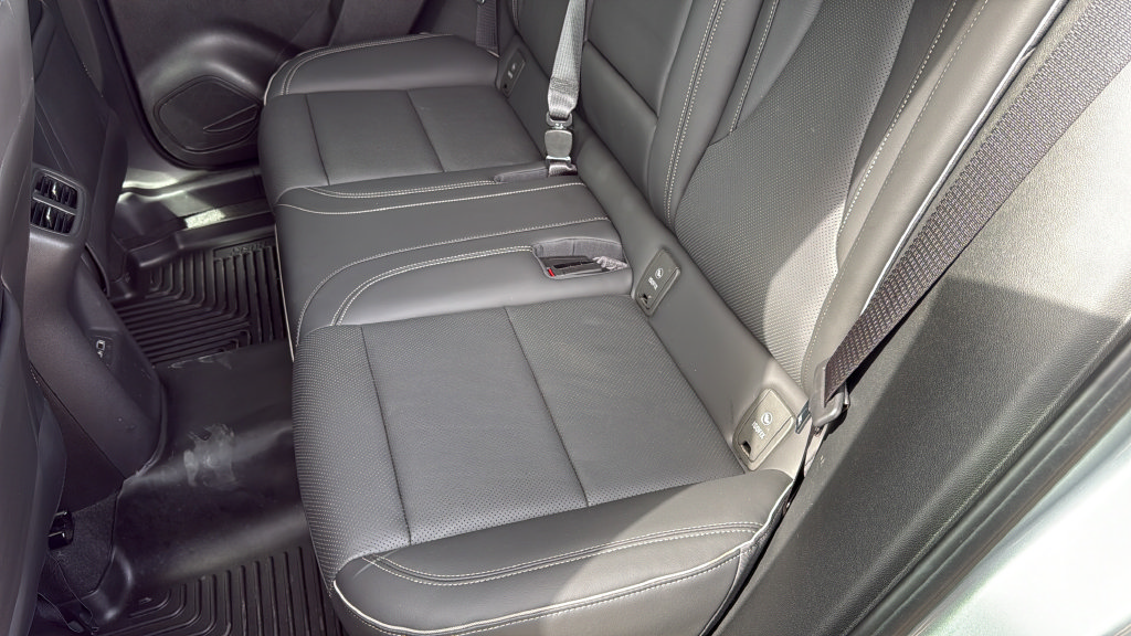 Used 2023 Buick Envision Essence FWD image 31
