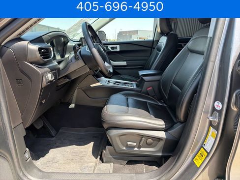 Used 2022 Ford Explorer XLT w/ Equipment Group 202A AWD/4WD image 11
