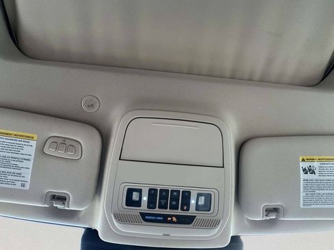 Used 2021 Ford Explorer Limited w/ Equipment Group 301A AWD/4WD image 14