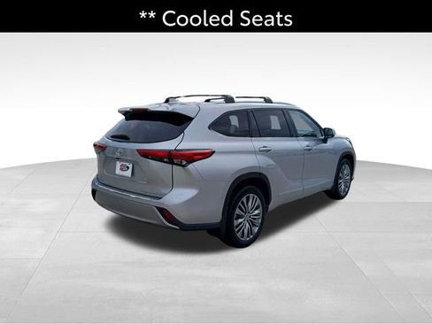 Used 2020 Toyota Highlander Platinum AWD/4WD image 5