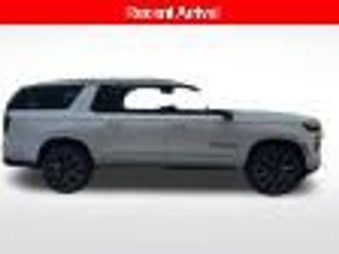 Used 2025 Chevrolet Suburban RST w/ Comfort Package AWD/4WD image 2