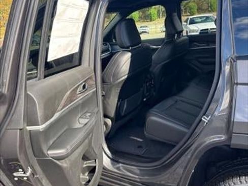 New 2025 Jeep Grand Cherokee Limited w/ Black Appearance Package image 45