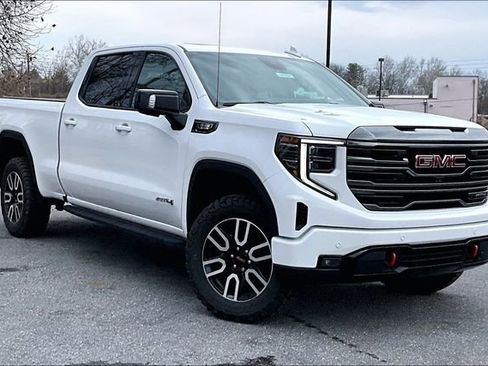 Used 2022 GMC Sierra 1500 AT4 w/ AT4 Premium Package image 2