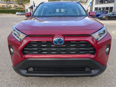 Used 2021 Toyota RAV4 XLE Premium image 3