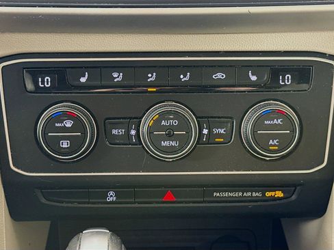 Used 2021 Volkswagen Atlas SE w/ Towing Package FWD image 11