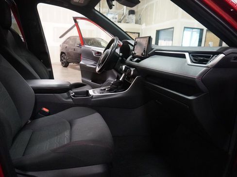 Used 2021 Toyota RAV4 SE w/ Weather & Moonroof Package image 6