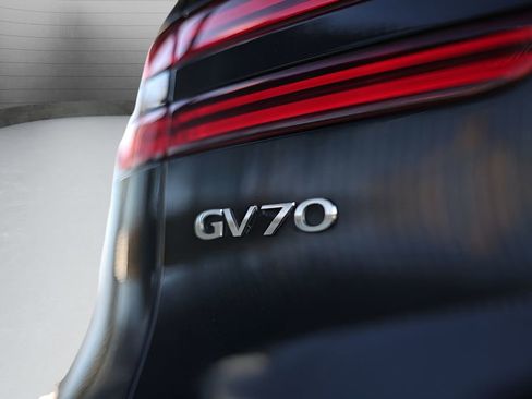 Used 2023 Genesis GV70 2.5T w/ Sport Prestige Package image 22