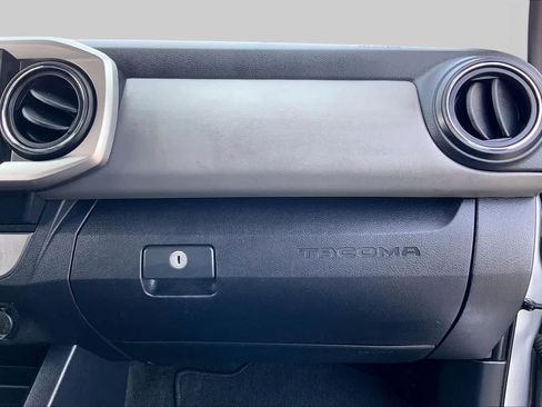 Used 2019 Toyota Tacoma SR5 RWD image 17