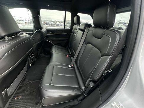 New 2025 Jeep Grand Cherokee Limited w/ Luxury Tech Group II image 24