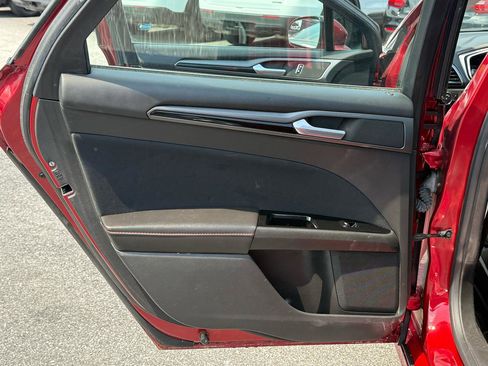 Used 2013 Ford Fusion SE FWD image 10