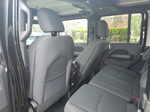 Used 2024 Jeep Wrangler Unlimited Sahara AWD/4WD image 15