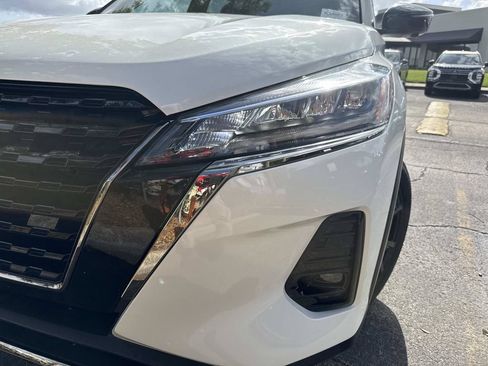 Used 2023 Nissan Kicks SR w/ SR Premium Package FWD image 9