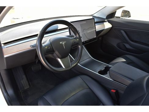 Used 2018 Tesla Model 3 Long Range image 11