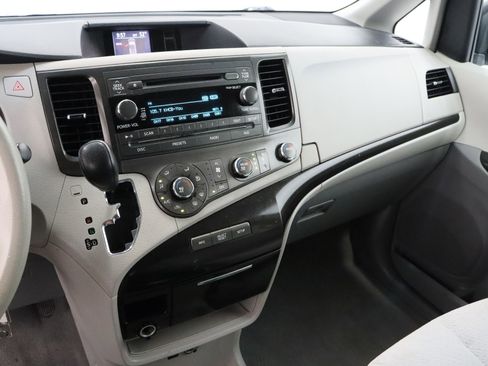 Used 2011 Toyota Sienna LE image 16
