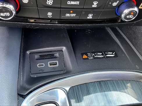 Used 2023 Buick Enclave Essence FWD image 15