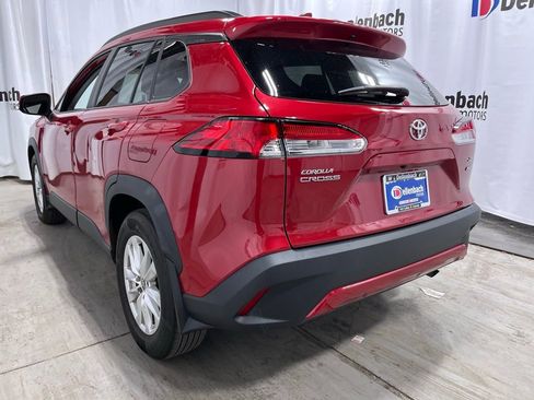 Used 2022 Toyota Corolla Cross LE w/ Moonroof Package AWD/4WD image 5