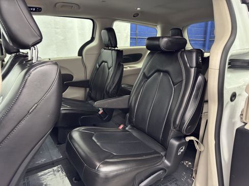 Used 2021 Chrysler Voyager Lxi image 24