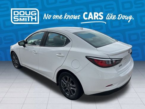 Used 2019 Toyota Yaris LE image 3