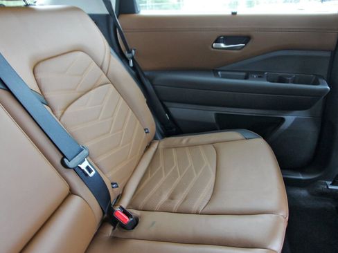Certified 2025 Nissan Pathfinder Platinum w/ Cargo Package FWD image 15