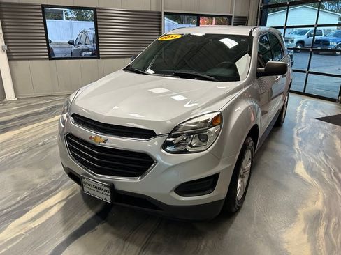 Used 2017 Chevrolet Equinox LS FWD image 3