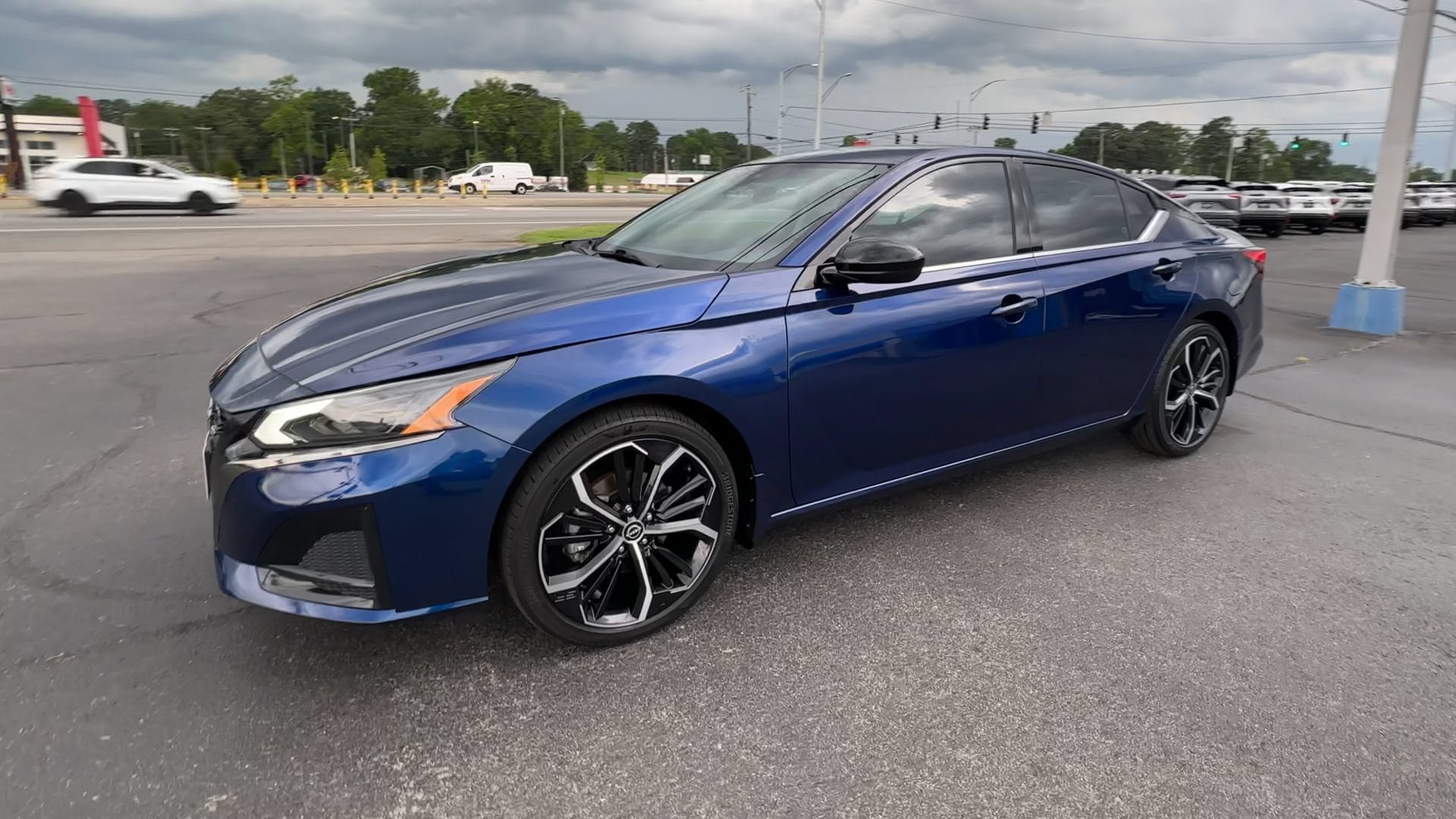 Used 2024 Nissan Altima 2.5 SR w/ SR Premium Package FWD image 4