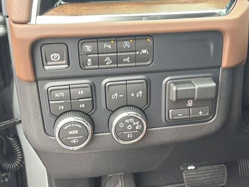 New 2026 Chevrolet Suburban High Country AWD/4WD image 23