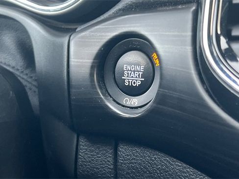 Used 2020 Jeep Grand Cherokee Altitude image 29