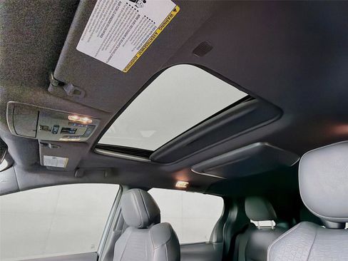 Used 2023 Toyota Sienna XLE Woodland Edition AWD/4WD image 5