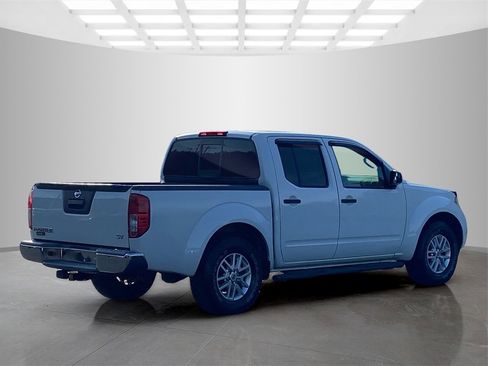 Used 2015 Nissan Frontier SV image 7