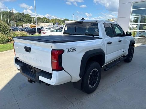 Used 2024 Toyota Tacoma TRD Off-Road w/ TRD Off Road Premium Package AWD/4WD image 7