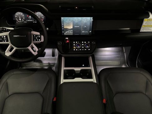 New 2025 Land Rover Defender 130 X-Dynamic SE AWD/4WD image 13