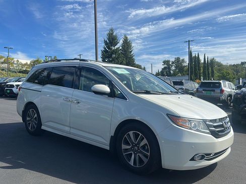 Used 2016 Honda Odyssey Touring Elite image 4