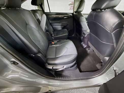 Used 2026 Toyota Highlander Platinum AWD/4WD image 33