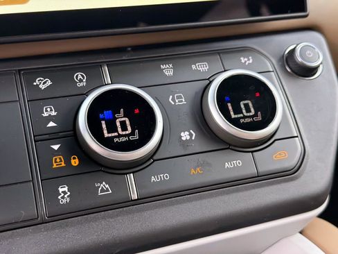 New 2026 Land Rover Defender 110 X-Dynamic SE AWD/4WD image 26
