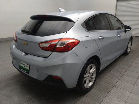 Used 2017 Chevrolet Cruze LT w/ Convenience Package FWD image 9
