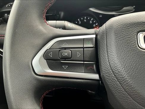 Used 2025 Jeep Compass Trailhawk AWD/4WD image 12