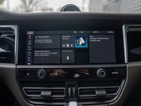 Certified 2022 Porsche Macan image 12