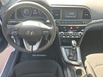 Used 2020 Hyundai Elantra SE w/ Cargo Package (C1) FWD image 14