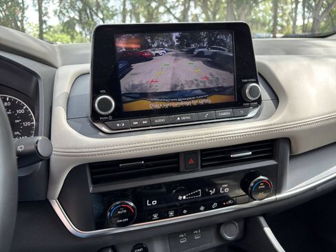 Used 2025 Nissan Rogue SV FWD image 14