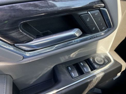 Used 2023 Chevrolet Silverado 1500 LTZ w/ LTZ Convenience Package II AWD/4WD image 16
