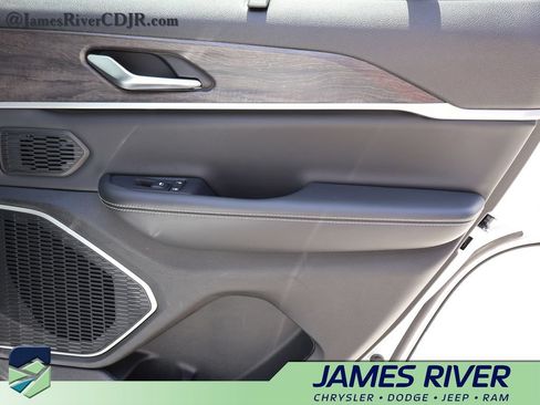 Used 2022 Jeep Grand Cherokee Limited 4xe w/ Luxury Tech Group II AWD/4WD image 11